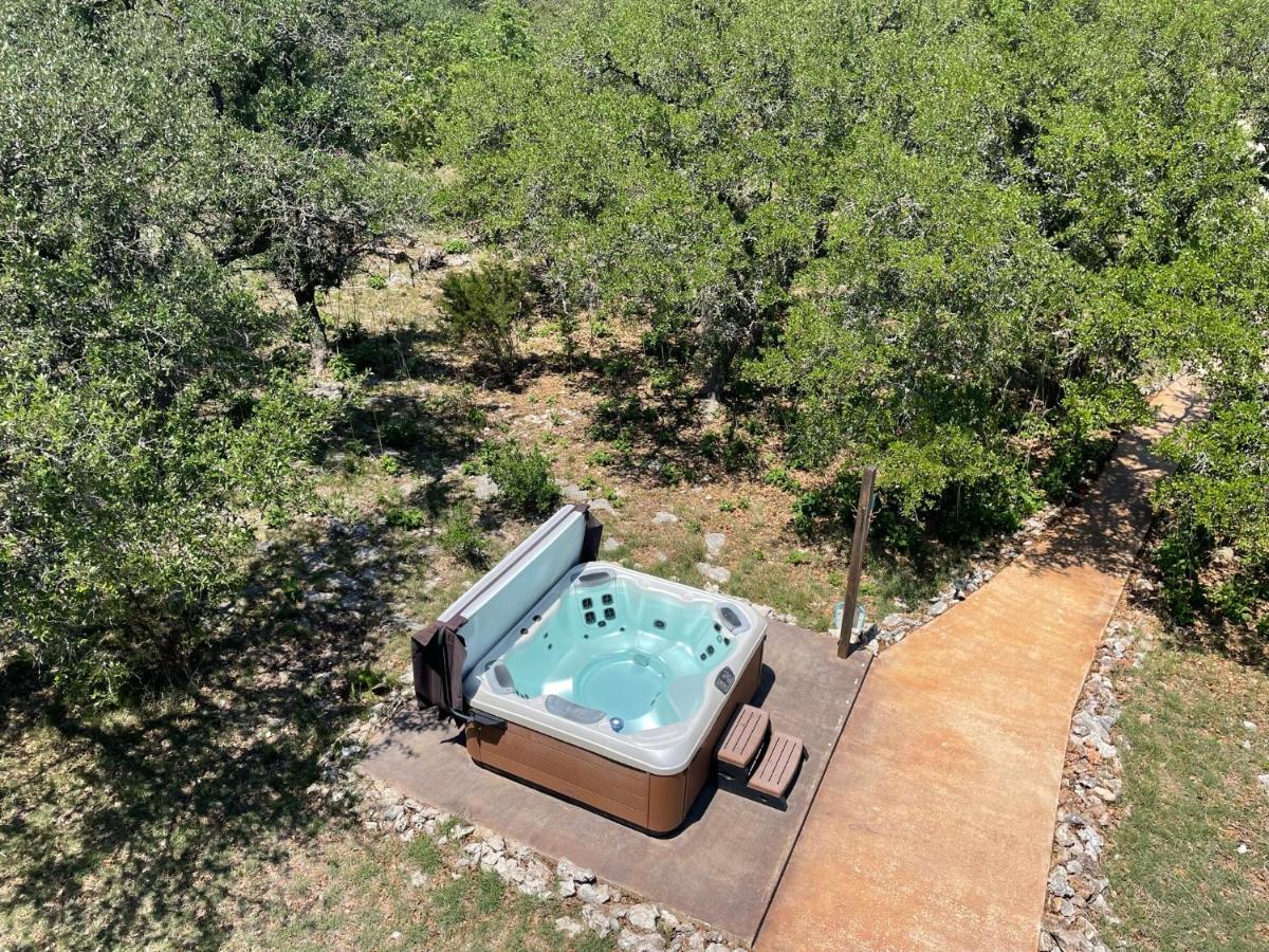 Walnut Canyon Cabins Fredericksburg Bagian luar foto