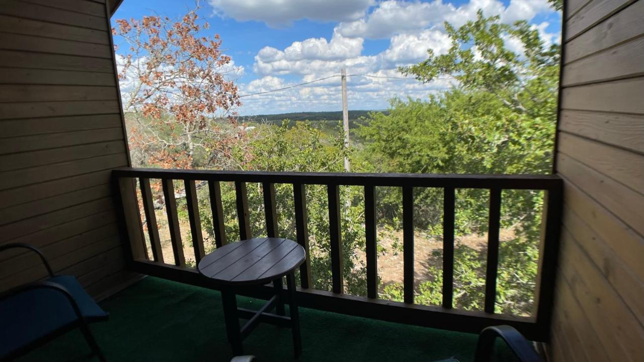 Walnut Canyon Cabins Fredericksburg Bagian luar foto