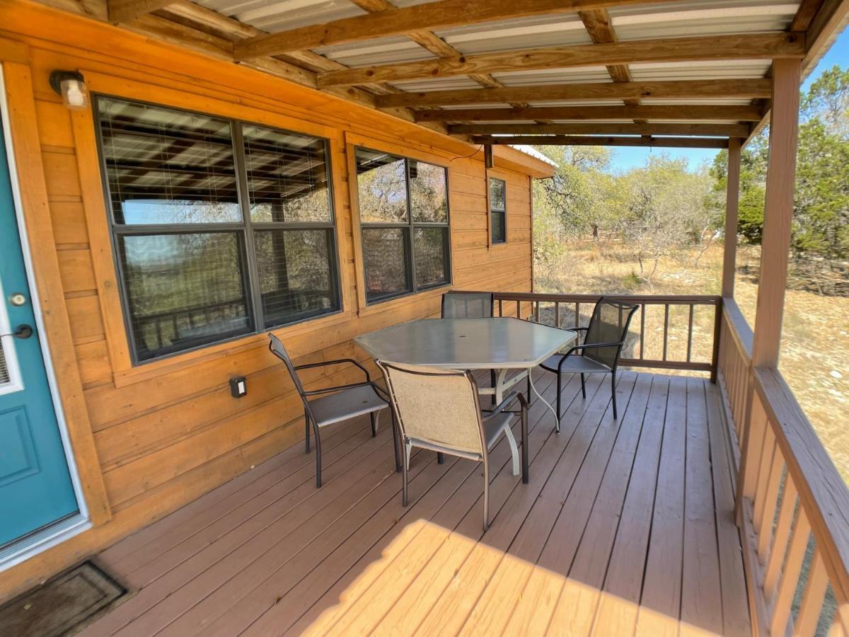 Walnut Canyon Cabins Fredericksburg Bagian luar foto