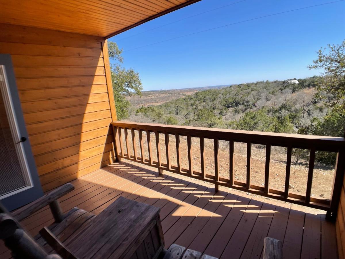 Walnut Canyon Cabins Fredericksburg Bagian luar foto