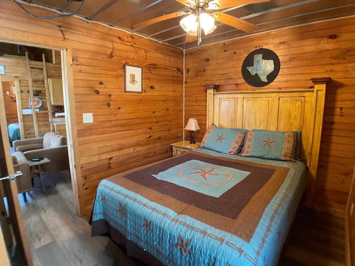 Walnut Canyon Cabins Fredericksburg Bagian luar foto