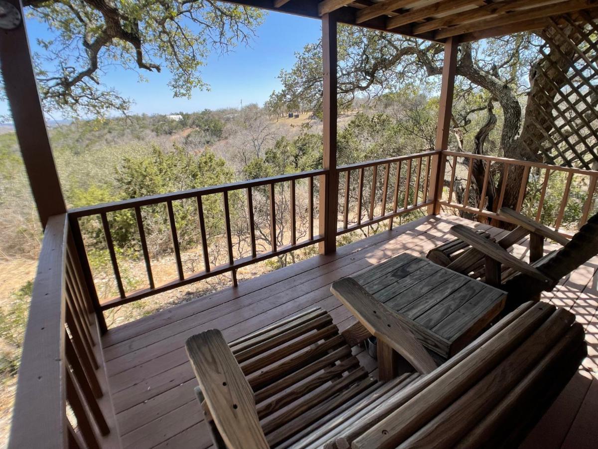 Walnut Canyon Cabins Fredericksburg Bagian luar foto