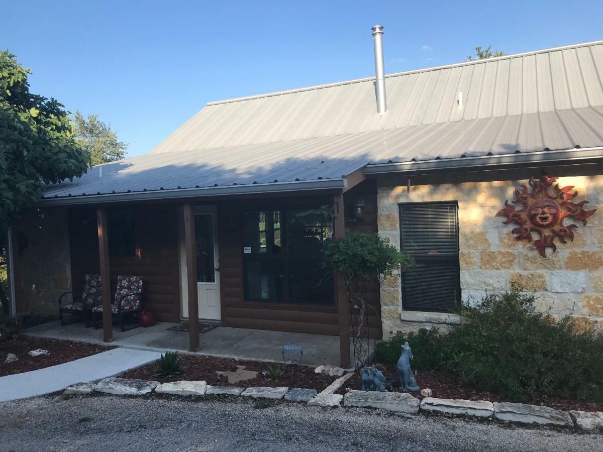 Walnut Canyon Cabins Fredericksburg Bagian luar foto